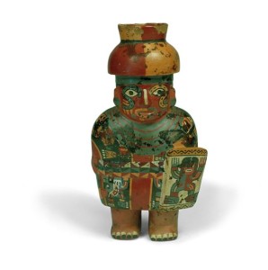Vaso antropomorfo della cultura Huari, Perù, conservato presso le Raccolte Extraeuropee